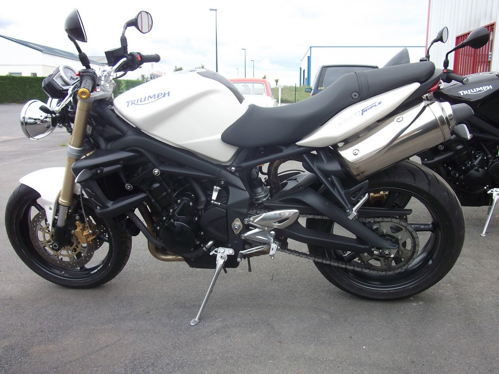 675 street triple